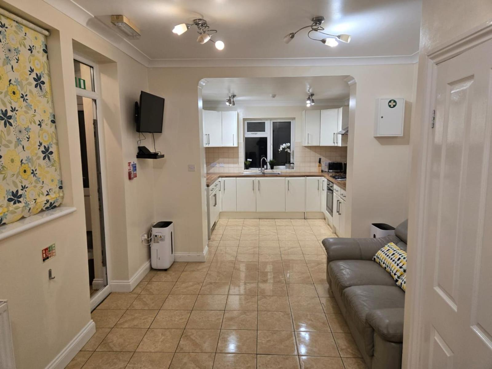 Chariss Room 5 Norwood Экстерьер фото